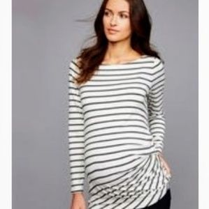 Gathered side maternity top
